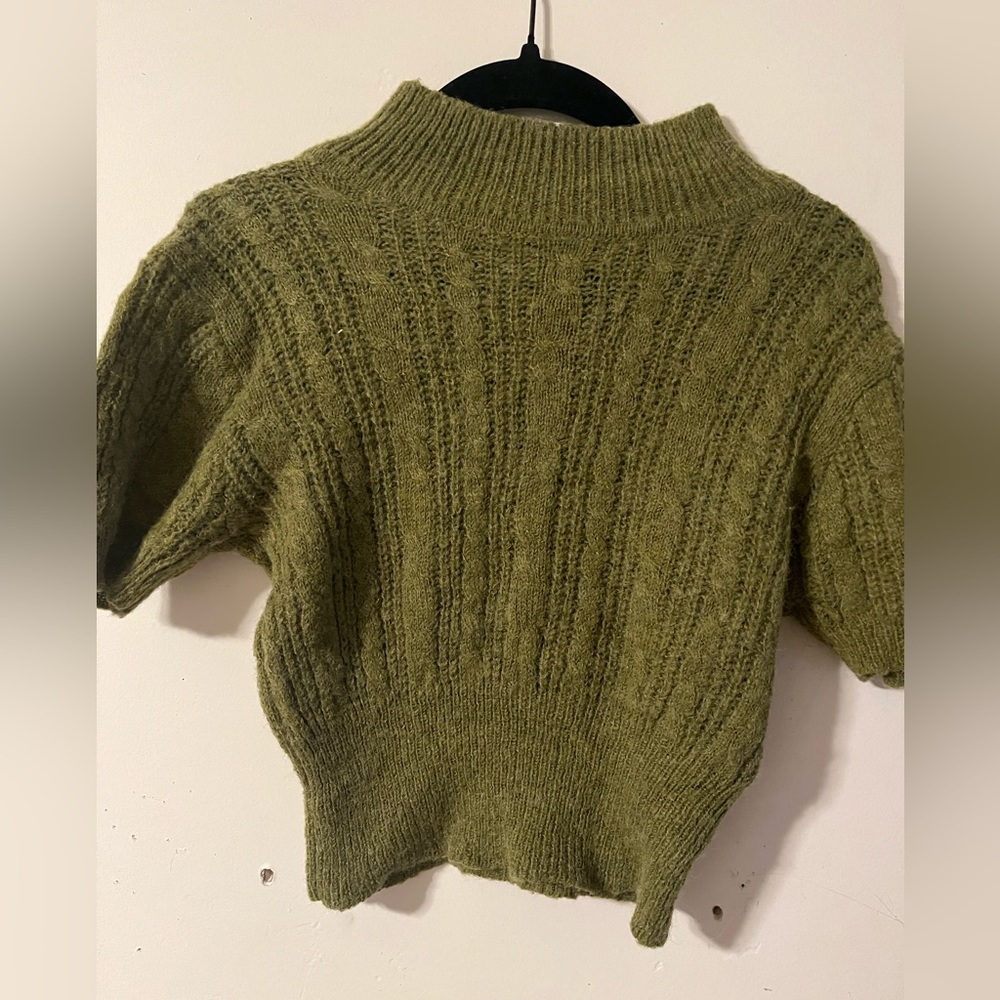 Green cropped short sleeve sweater